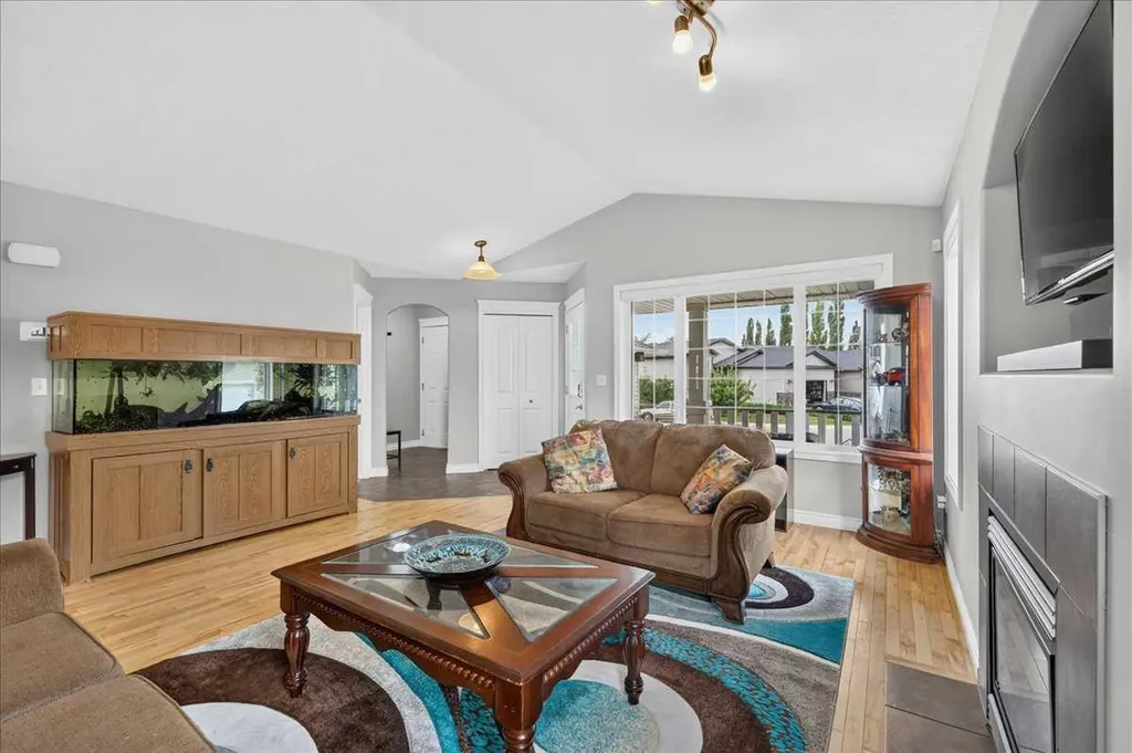 772 Carriage Lane Drive Carstairs AB T0M 0N0