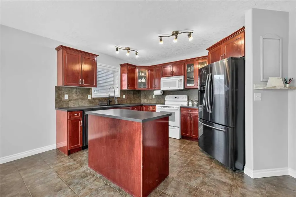 772 Carriage Lane Drive Carstairs AB T0M 0N0