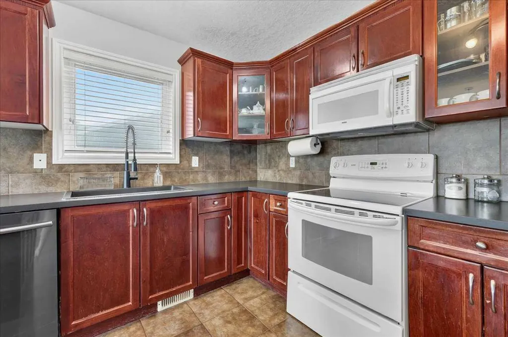 772 Carriage Lane Drive Carstairs AB T0M 0N0