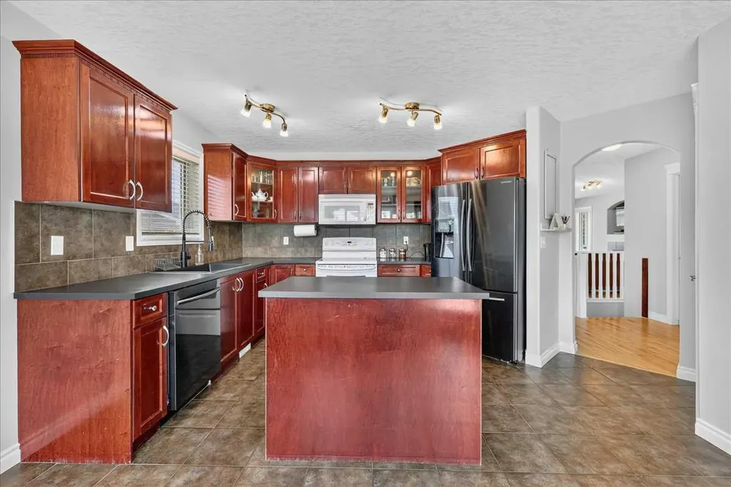 772 Carriage Lane Drive Carstairs AB T0M 0N0