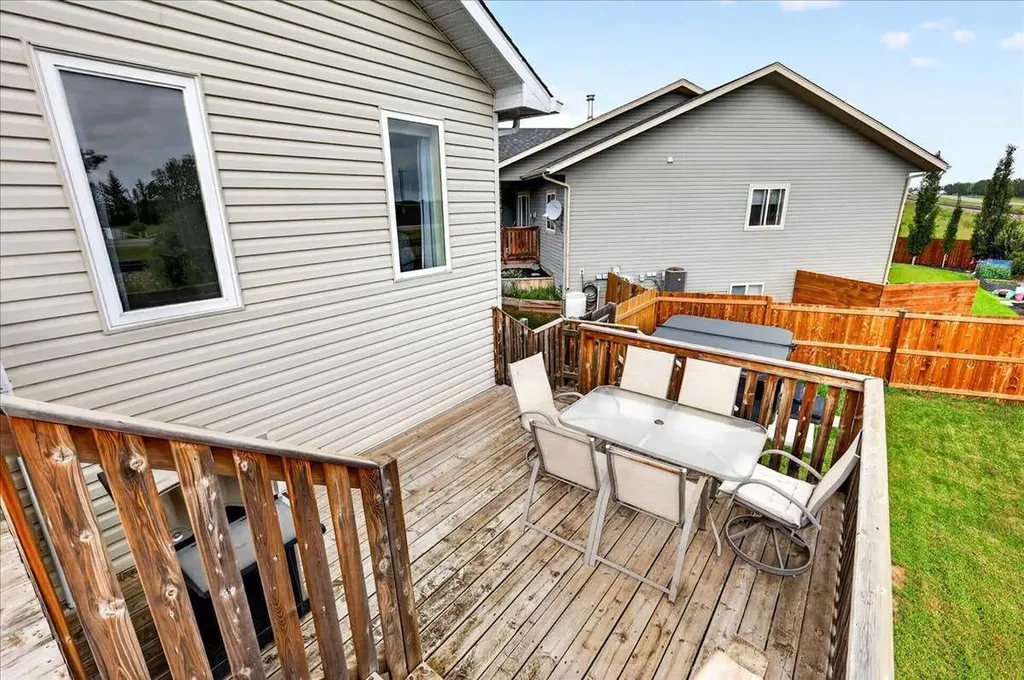 772 Carriage Lane Drive Carstairs AB T0M 0N0