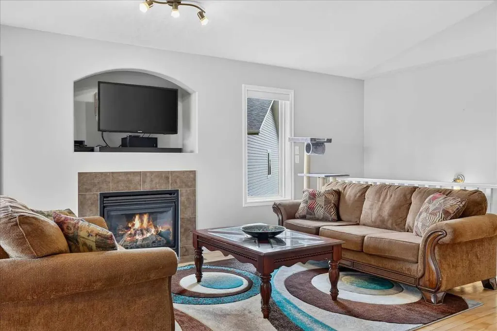 772 Carriage Lane Drive Carstairs AB T0M 0N0