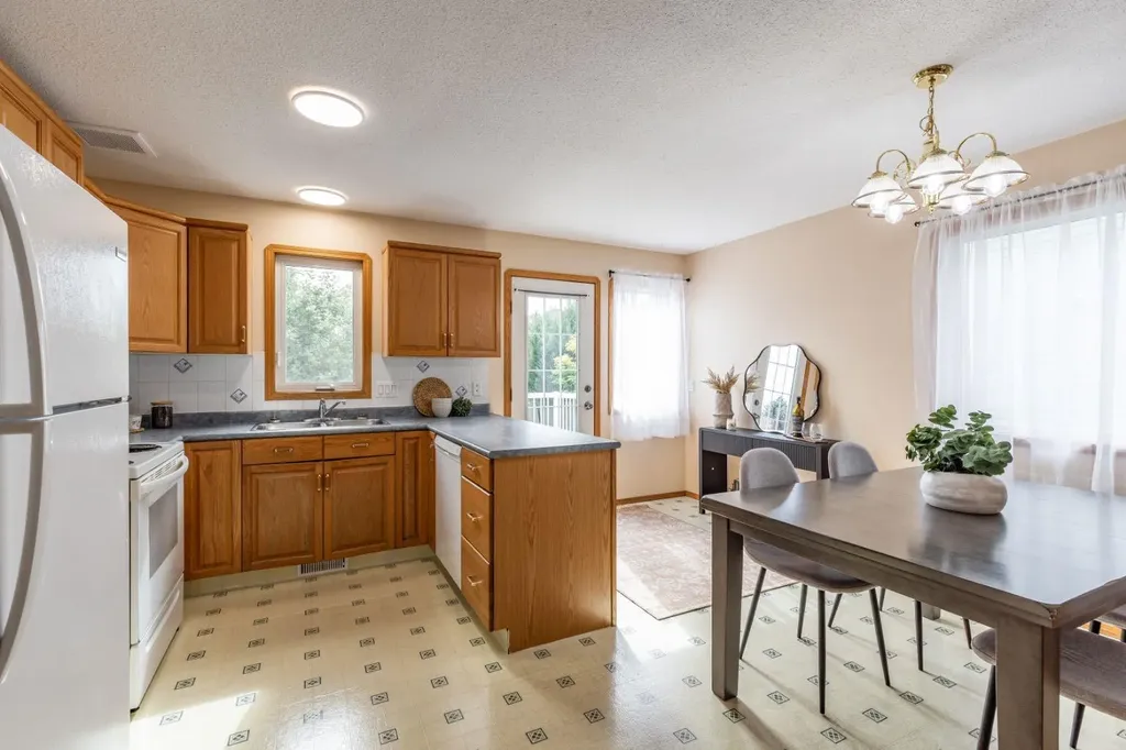 367 Woodman Avenue SE Medicine Hat AB T1A 8T6
