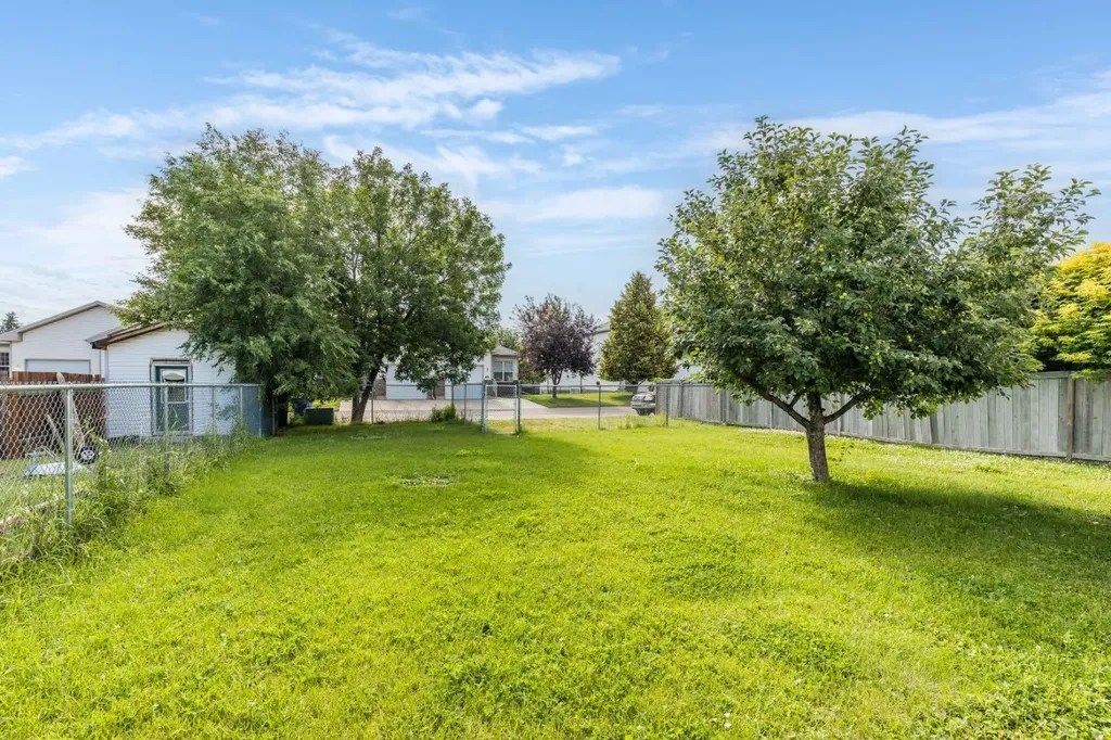 367 Woodman Avenue SE Medicine Hat AB T1A 8T6