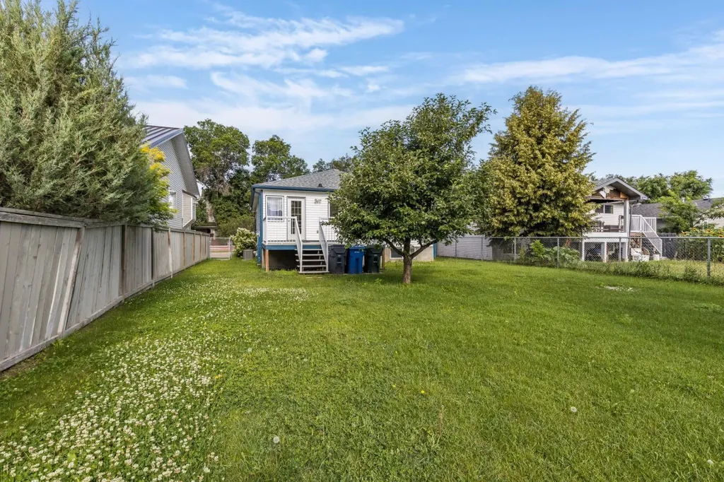367 Woodman Avenue SE Medicine Hat AB T1A 8T6