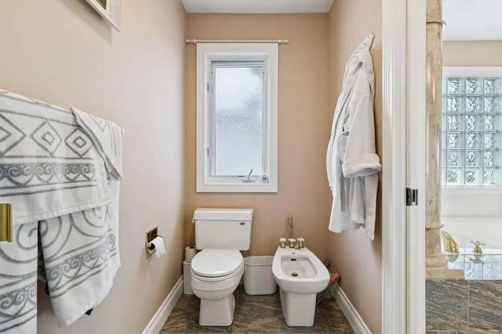85 Mt Douglas Circle SE Calgary AB T2Z 3P3