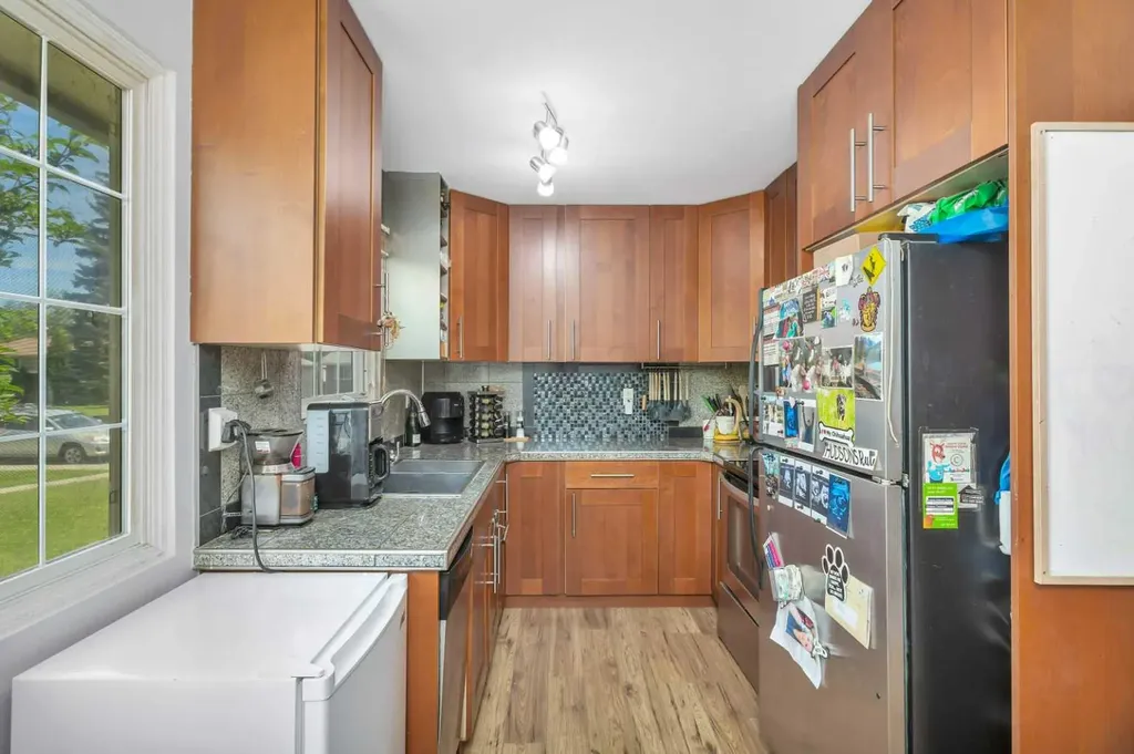 5912 61 Avenue Red Deer AB T4N 4W8