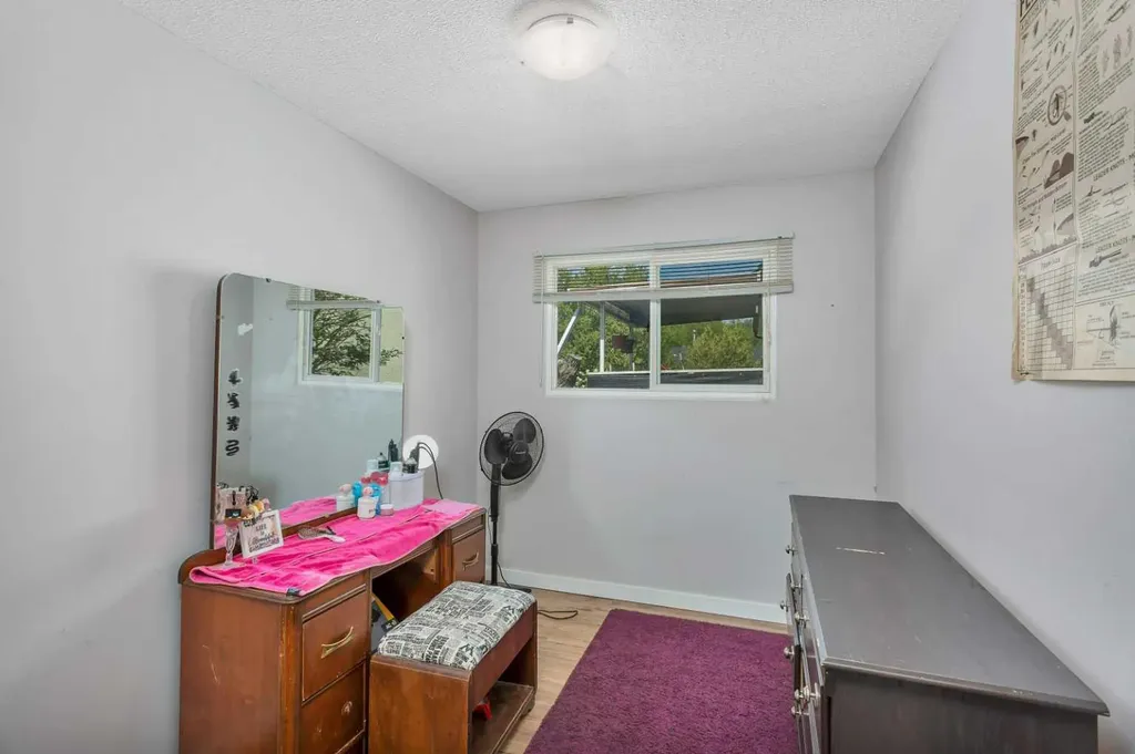 5912 61 Avenue Red Deer AB T4N 4W8