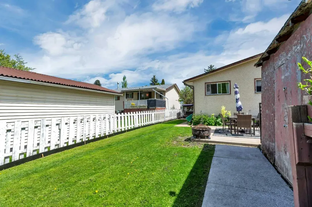 5912 61 Avenue Red Deer AB T4N 4W8