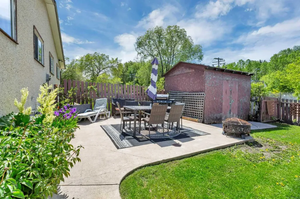 5912 61 Avenue Red Deer AB T4N 4W8