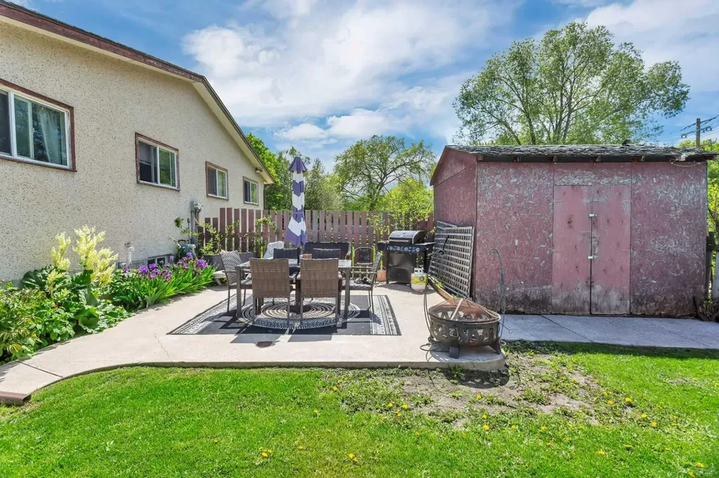 5912 61 Avenue Red Deer AB T4N 4W8