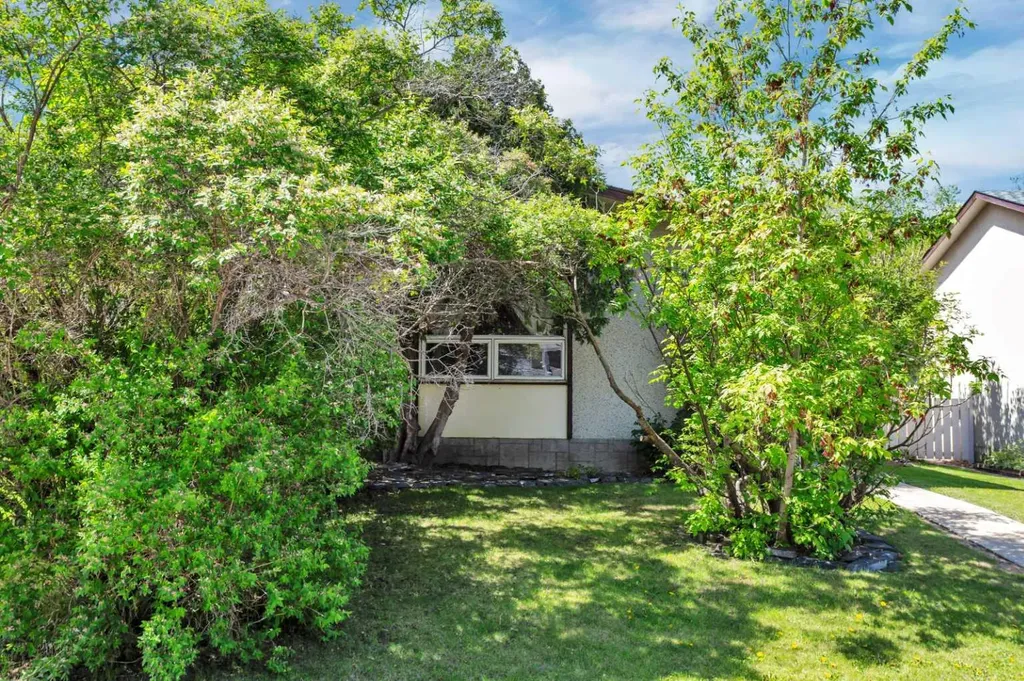 5912 61 Avenue Red Deer AB T4N 4W8