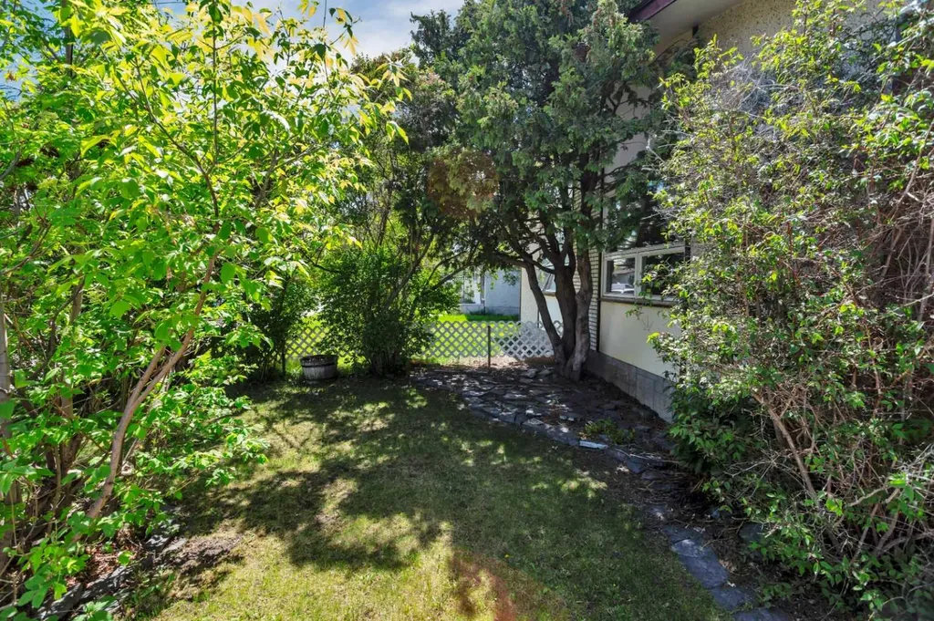 5912 61 Avenue Red Deer AB T4N 4W8