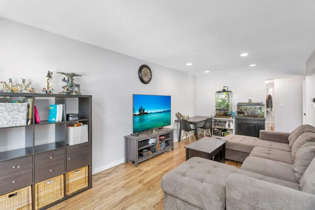 5912 61 Avenue Red Deer AB T4N 4W8