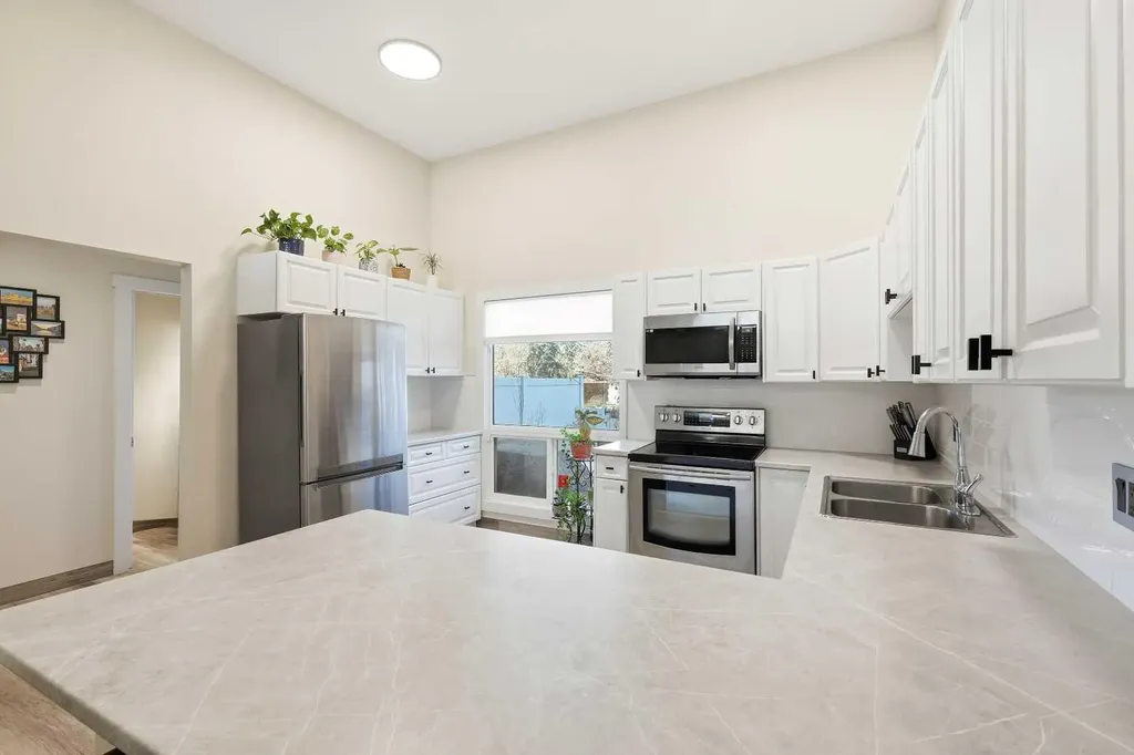 443 Brae Glen Crescent SW Calgary AB T2W1b6