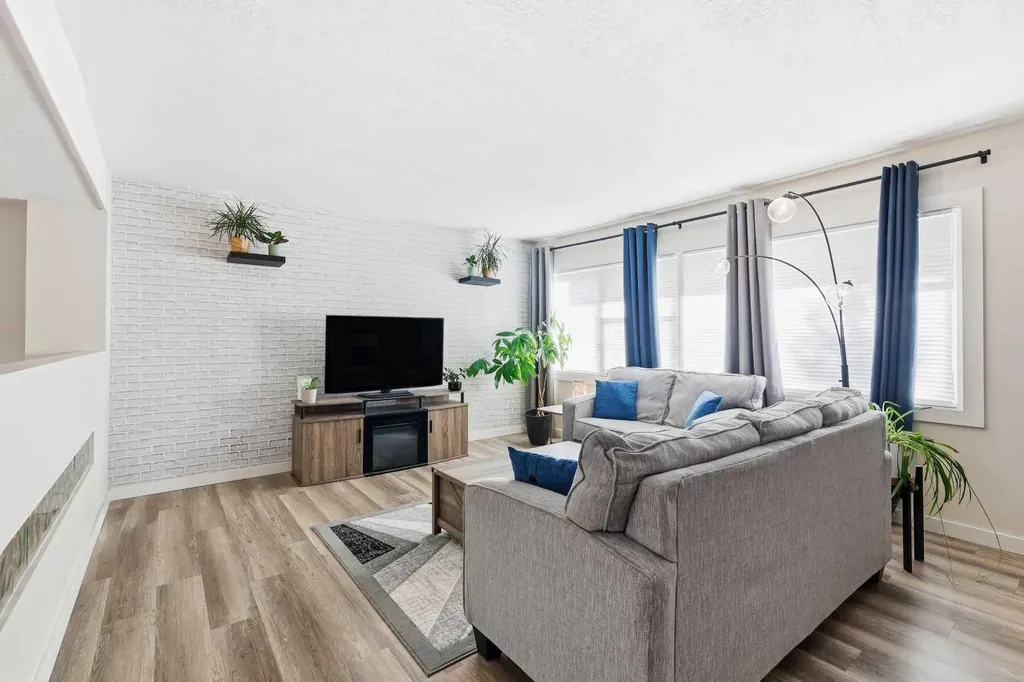 443 Brae Glen Crescent SW Calgary AB T2W1b6