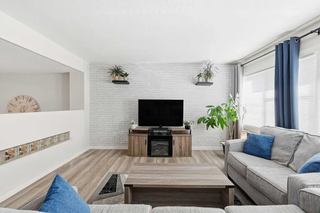 443 Brae Glen Crescent SW Calgary AB T2W1b6