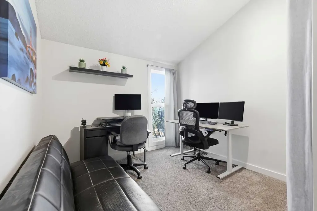 443 Brae Glen Crescent SW Calgary AB T2W1b6