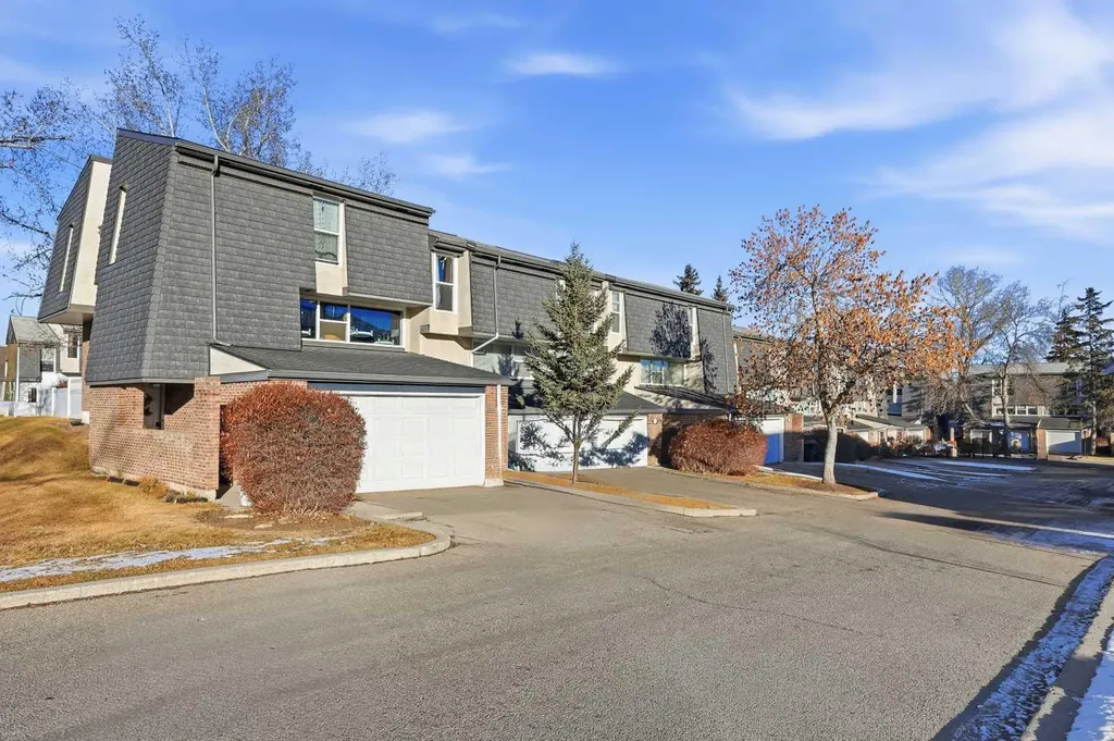 443 Brae Glen Crescent SW Calgary AB T2W1b6