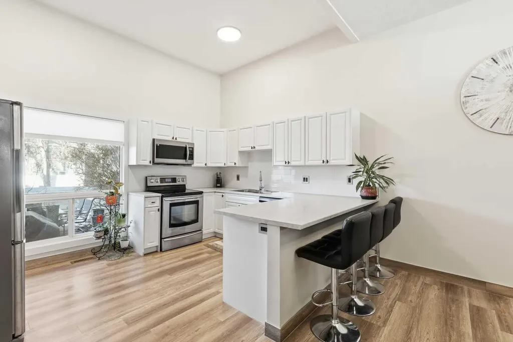 443 Brae Glen Crescent SW Calgary AB T2W1b6