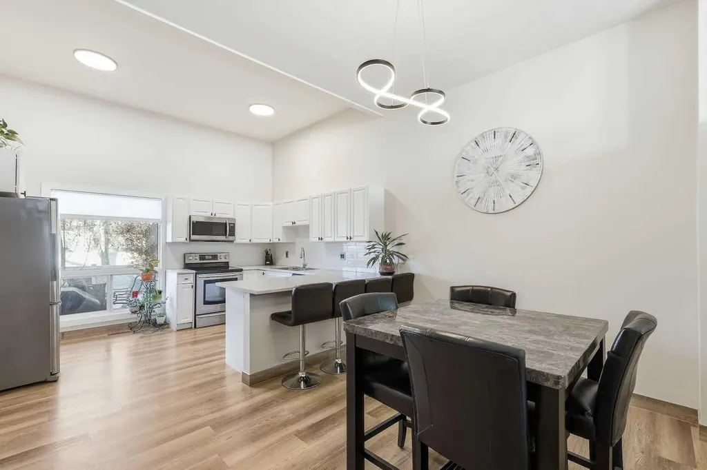 443 Brae Glen Crescent SW Calgary AB T2W1b6