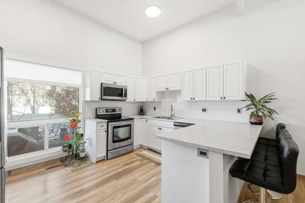 443 Brae Glen Crescent SW Calgary AB T2W1b6