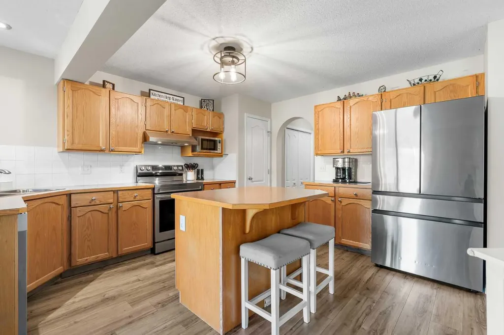 71 Royal Birch Manor NW Calgary AB T3G5J8