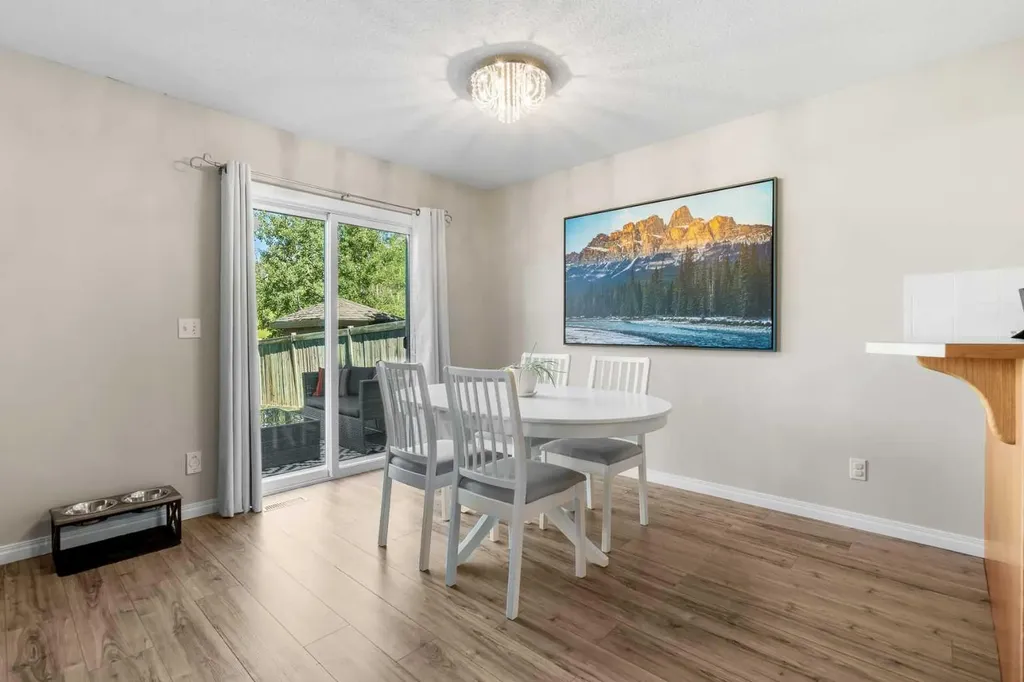 71 Royal Birch Manor NW Calgary AB T3G5J8