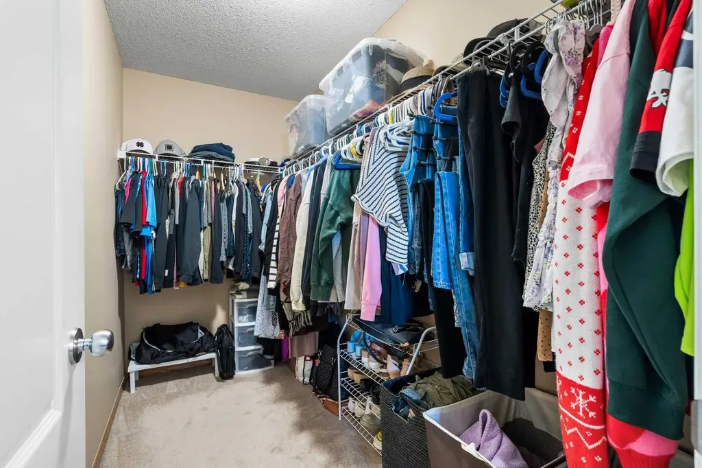 71 Royal Birch Manor NW Calgary AB T3G5J8