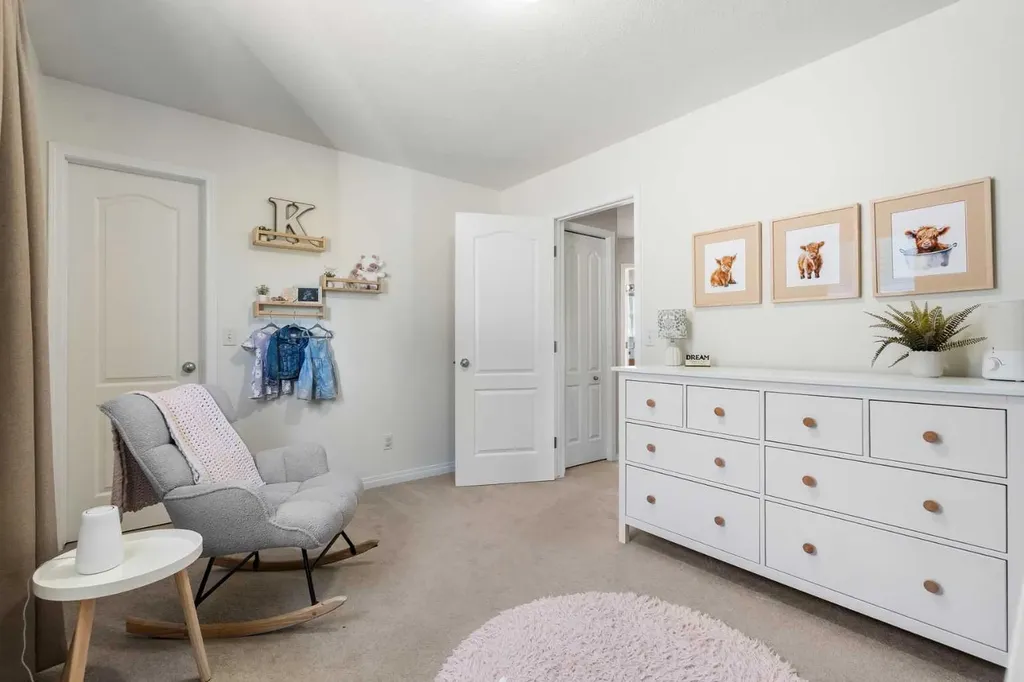 71 Royal Birch Manor NW Calgary AB T3G5J8
