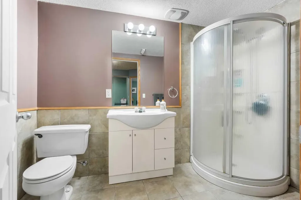 71 Royal Birch Manor NW Calgary AB T3G5J8