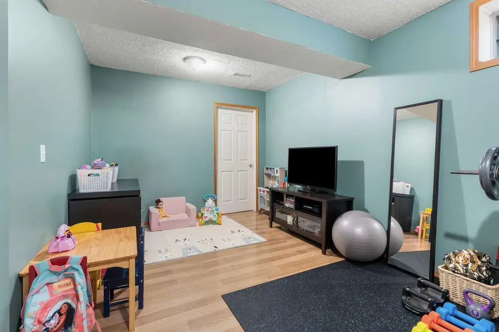 71 Royal Birch Manor NW Calgary AB T3G5J8