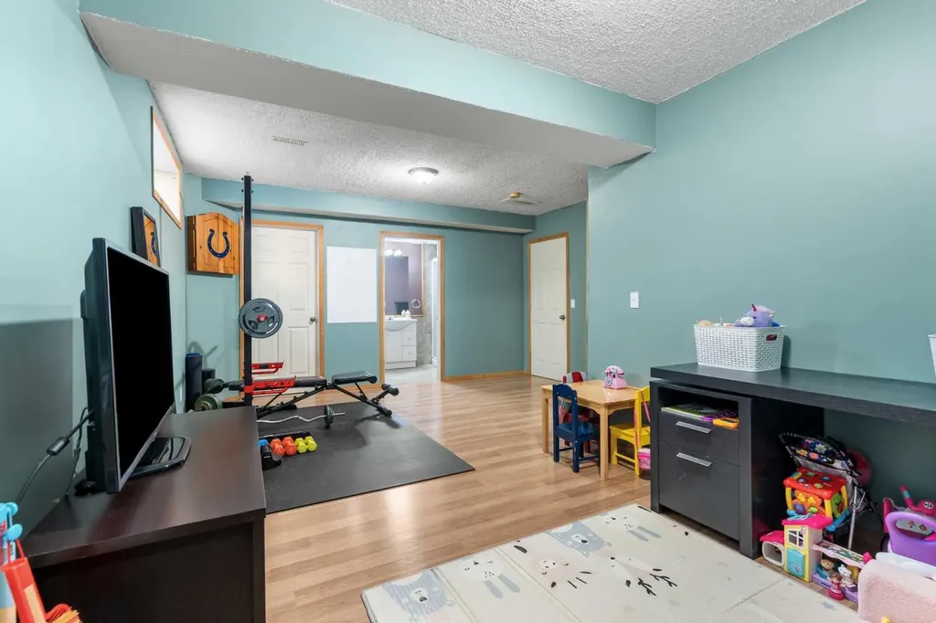 71 Royal Birch Manor NW Calgary AB T3G5J8