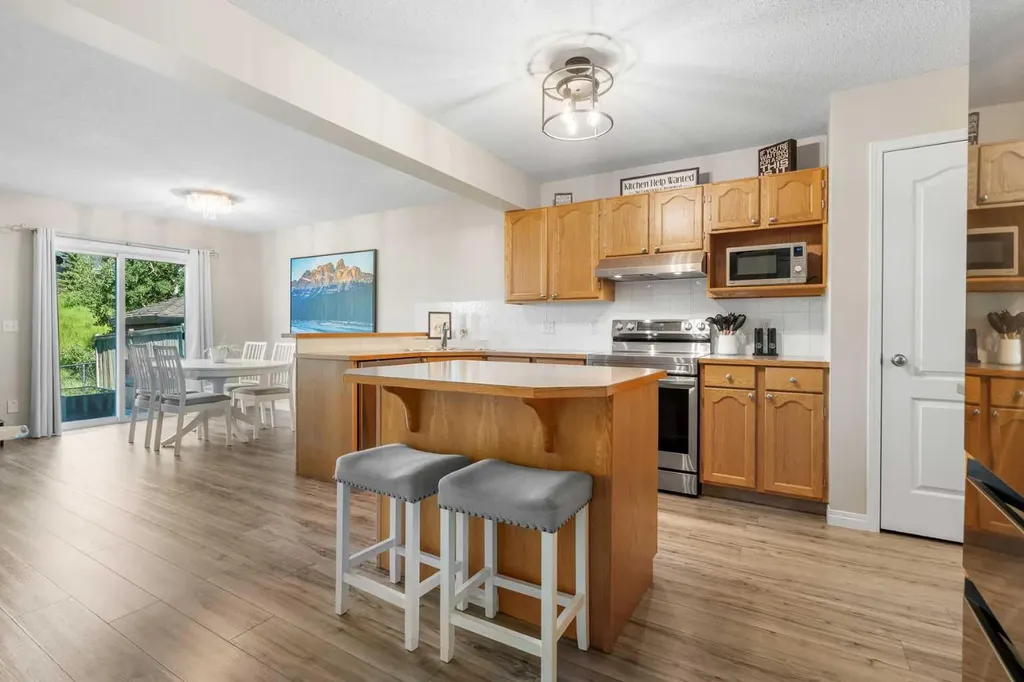 71 Royal Birch Manor NW Calgary AB T3G5J8
