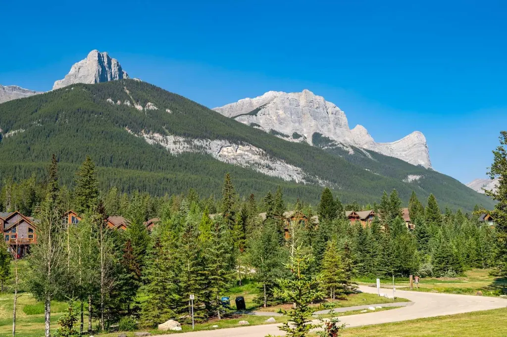 407 Riva Place Canmore AB T1W 3L4