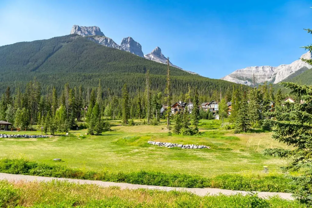 407 Riva Place Canmore AB T1W 3L4