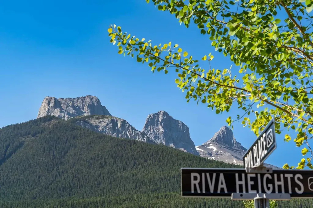 407 Riva Place Canmore AB T1W 3L4