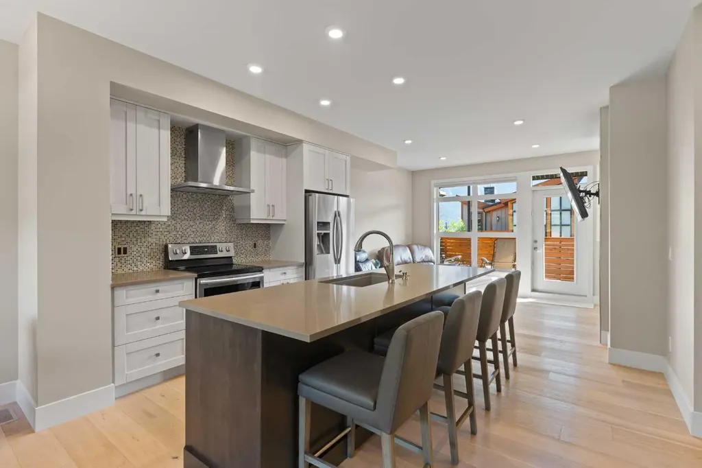 407 Riva Place Canmore AB T1W 3L4