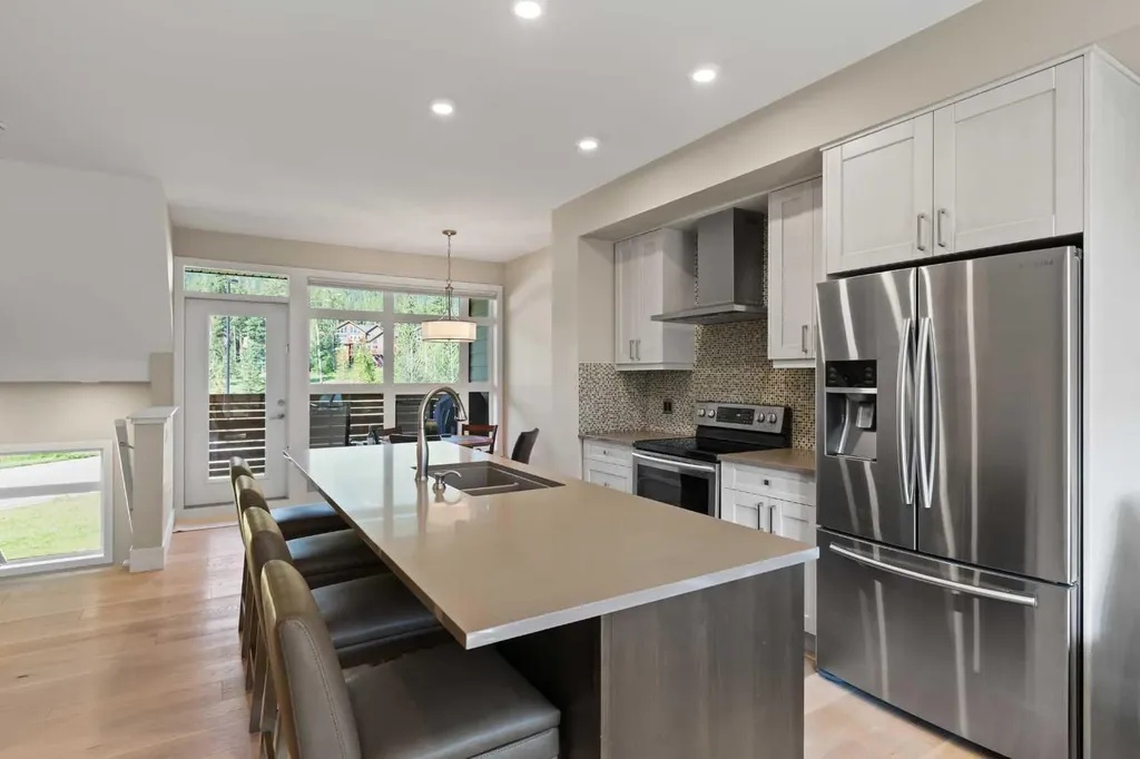 407 Riva Place Canmore AB T1W 3L4