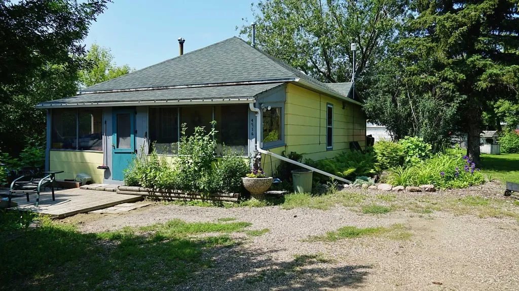 4716 49 Street Mannville AB T0B 2W0