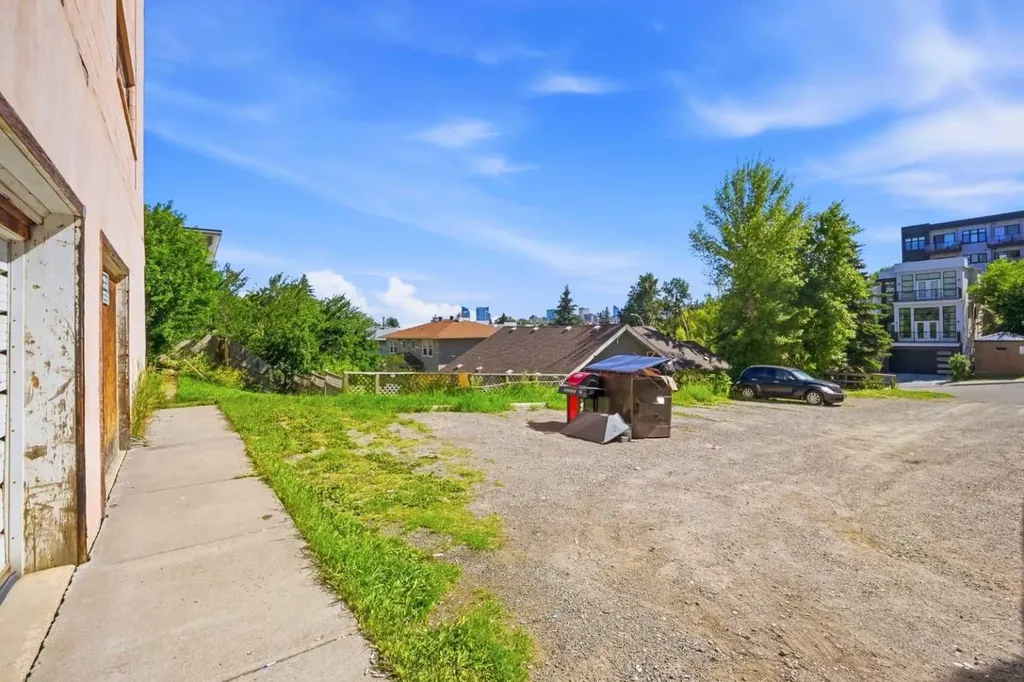 1812 26 Avenue SW Calgary AB T2T 1E1