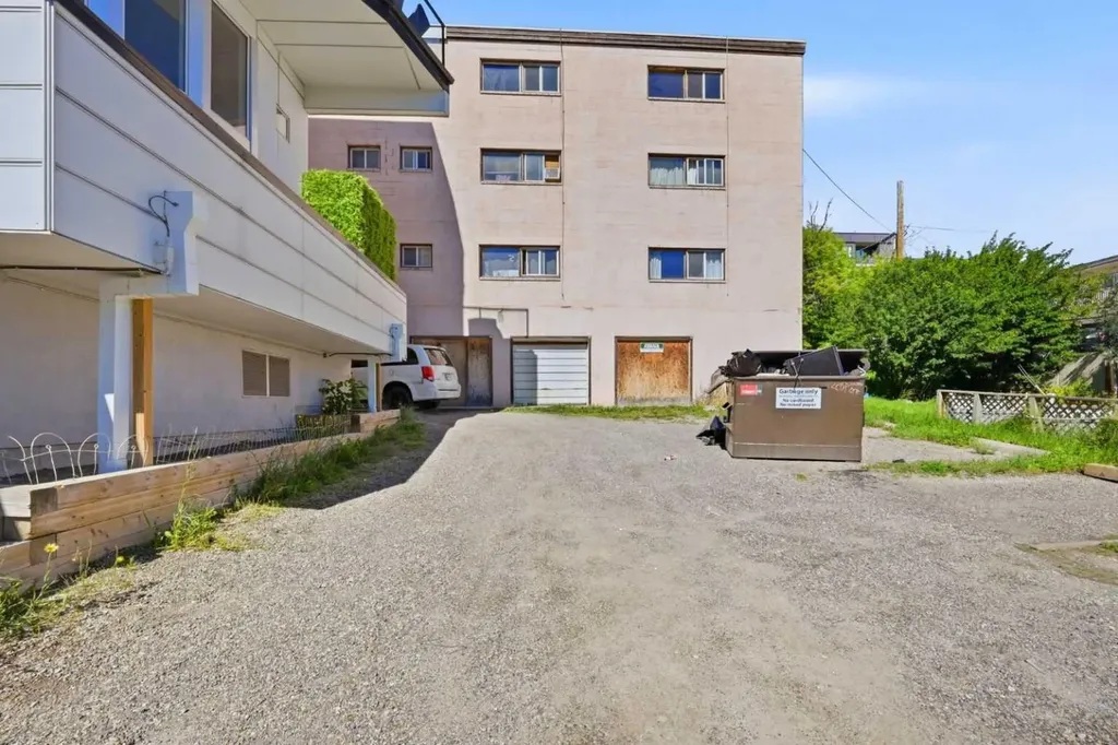 1812 26 Avenue SW Calgary AB T2T 1E1
