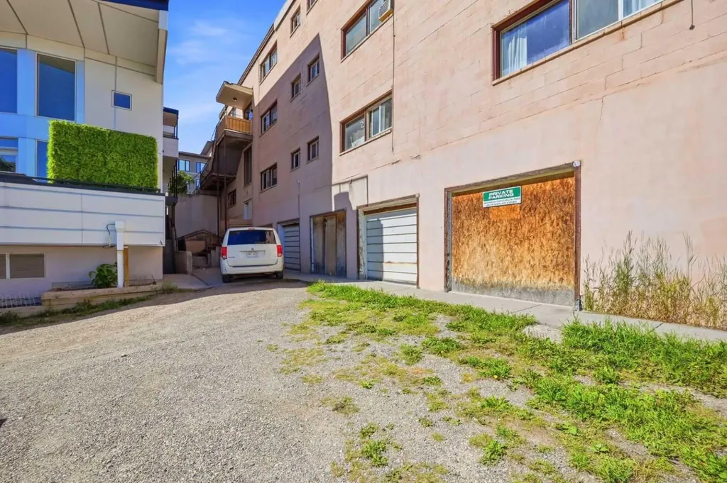 1812 26 Avenue SW Calgary AB T2T 1E1