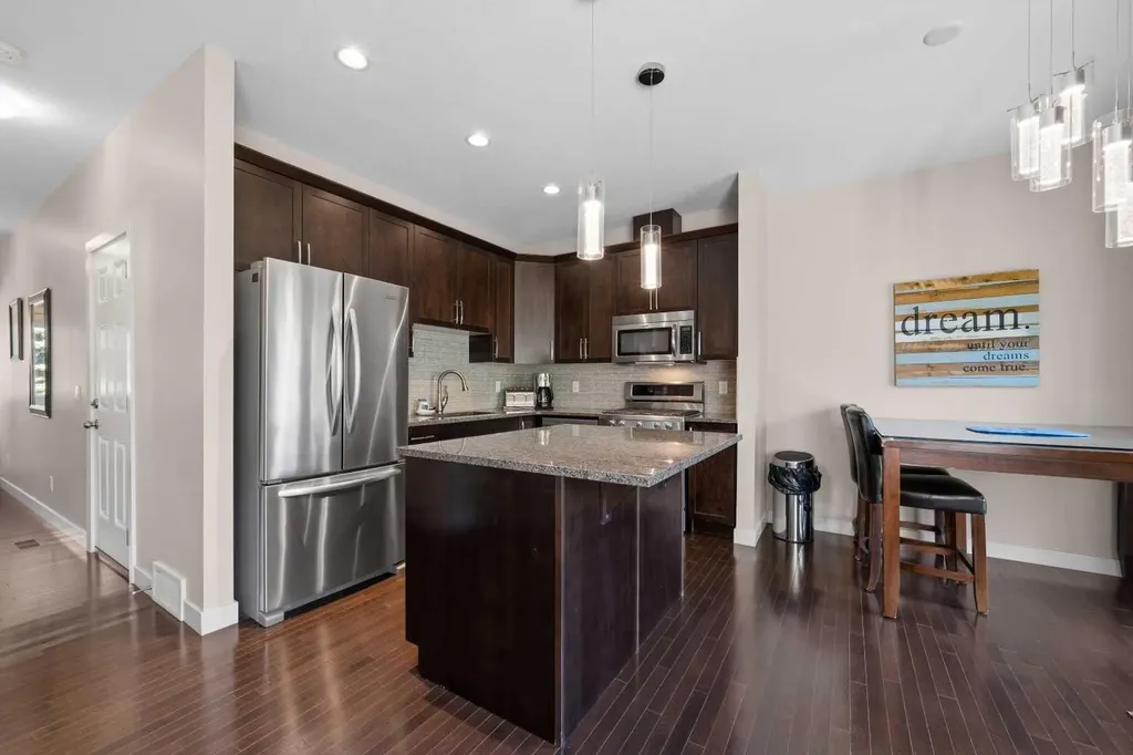 464 Quarry Villas SE Calgary AB T2C 5K1
