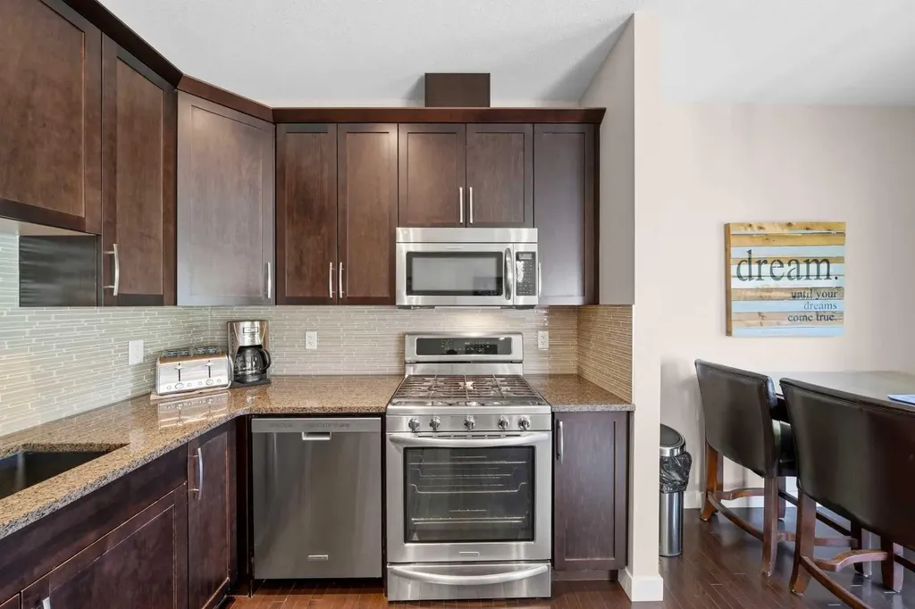 464 Quarry Villas SE Calgary AB T2C 5K1