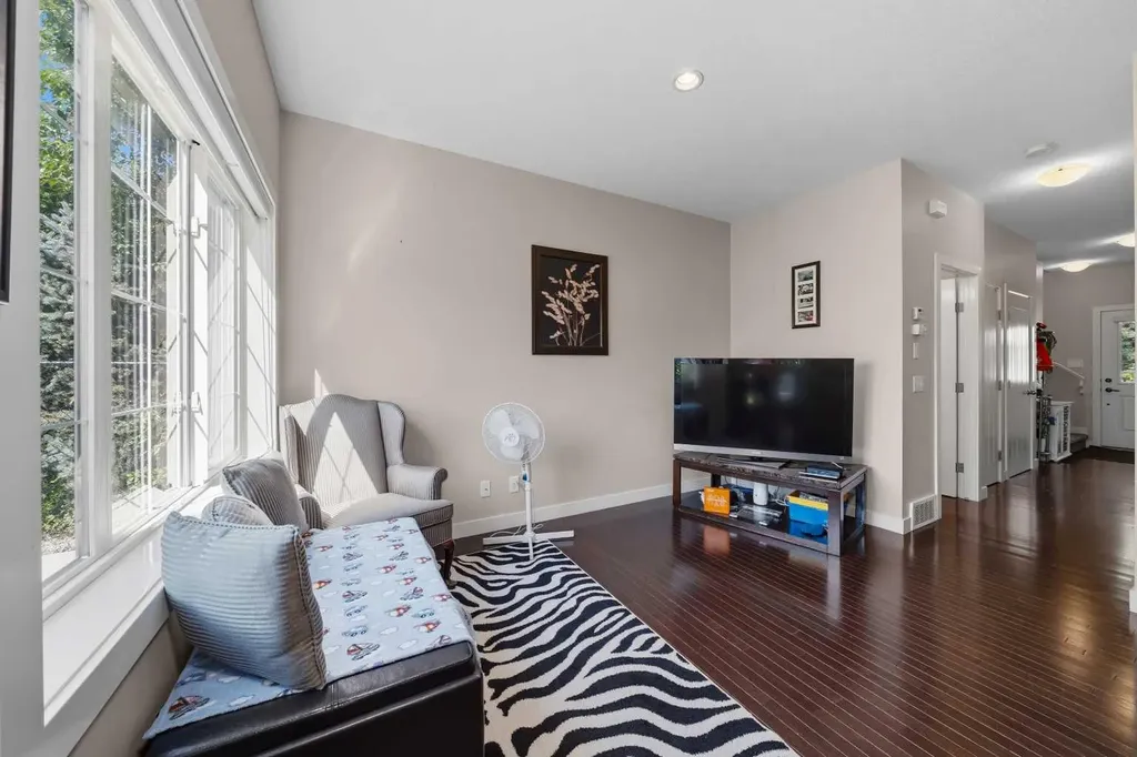 464 Quarry Villas SE Calgary AB T2C 5K1