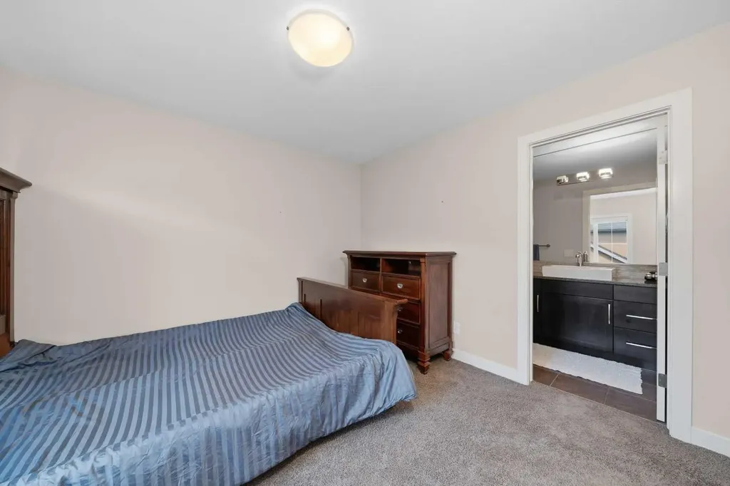 464 Quarry Villas SE Calgary AB T2C 5K1
