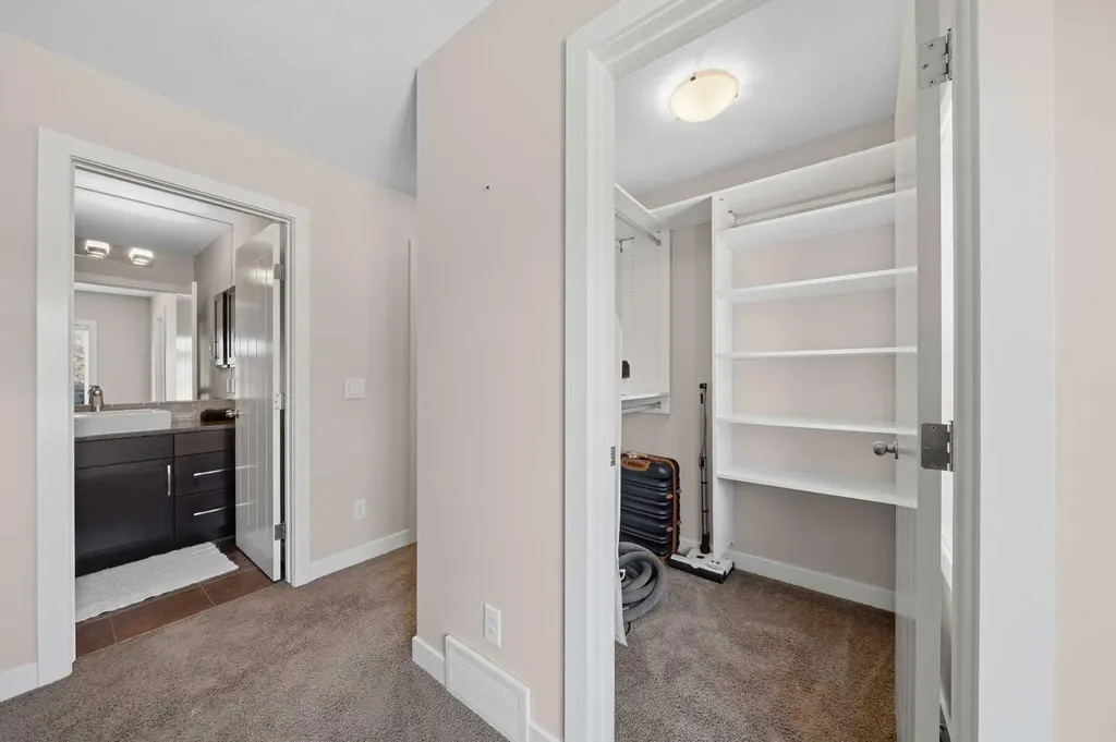 464 Quarry Villas SE Calgary AB T2C 5K1