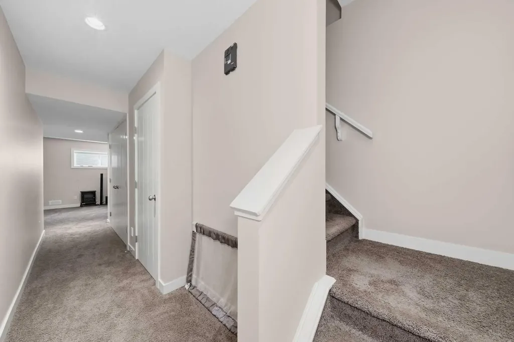464 Quarry Villas SE Calgary AB T2C 5K1