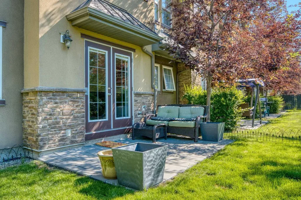 464 Quarry Villas SE Calgary AB T2C 5K1